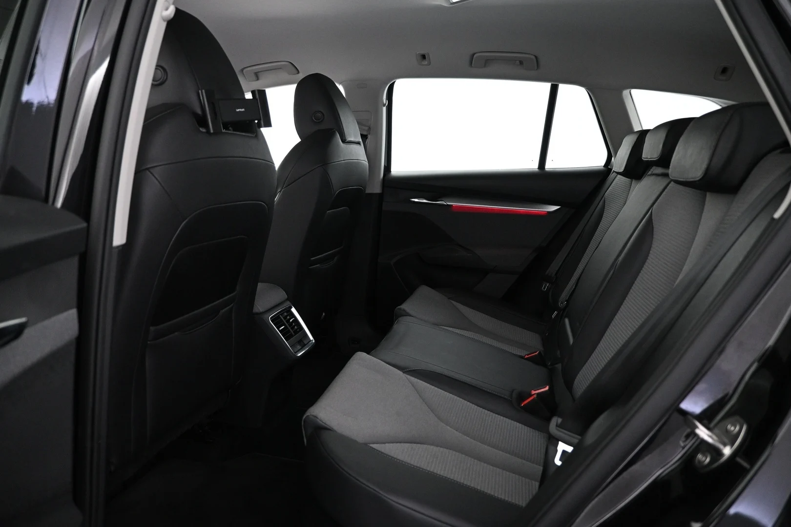 Car Image - 72OIXaNlhvexQblyhyBM9r