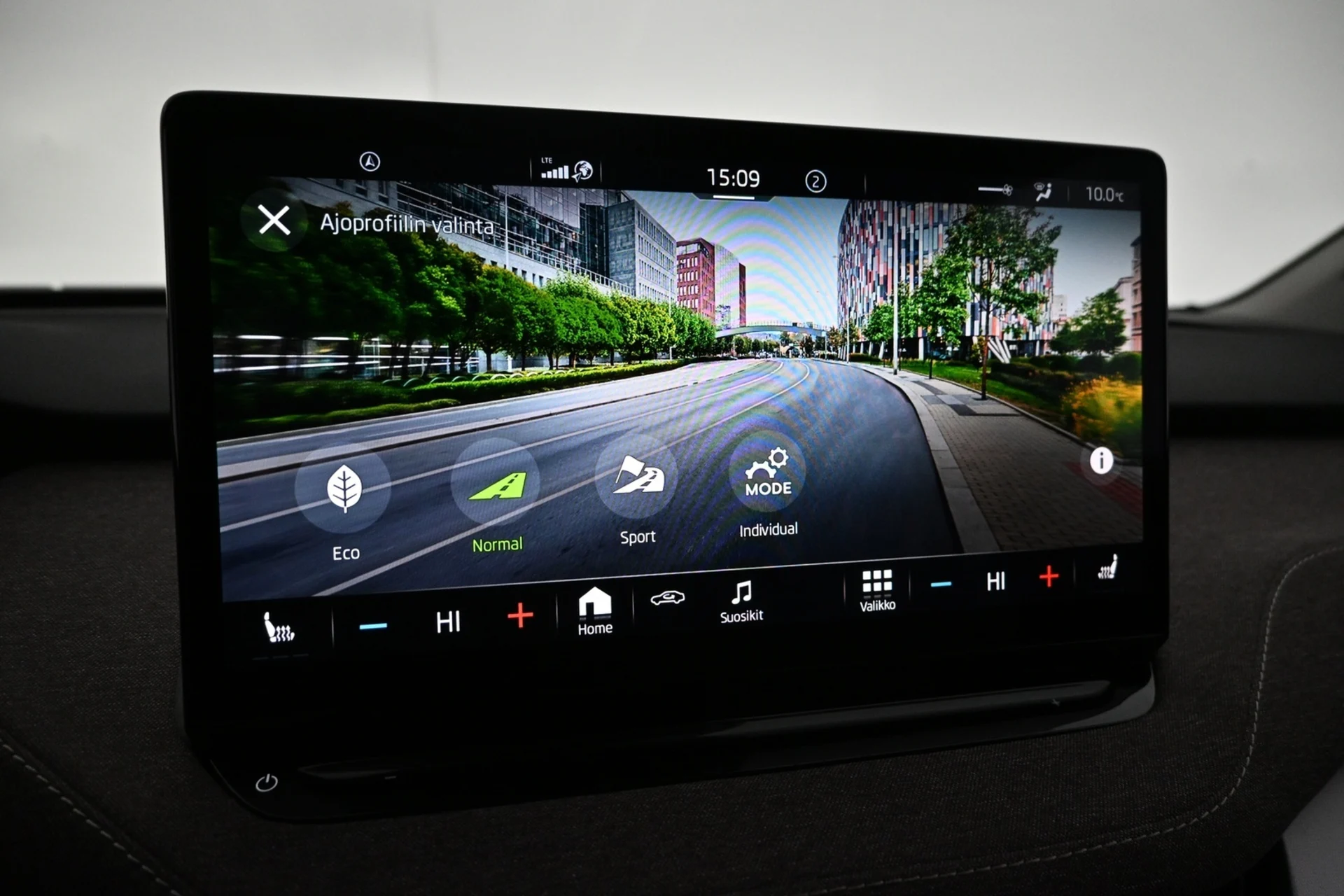 Car Image - c3Sl2OHwcOoI9r9ZKjoXY