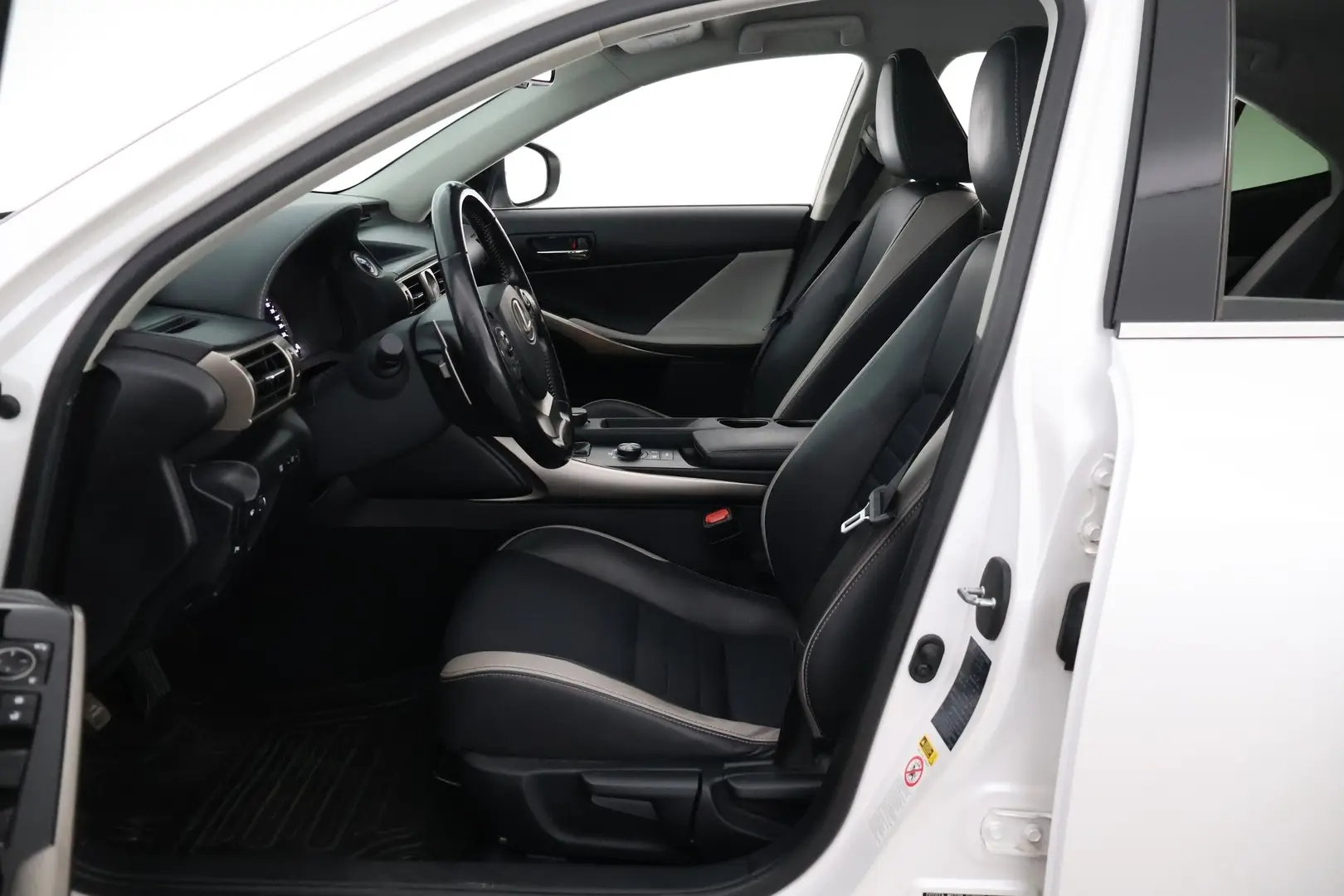 Car Image - 3rWvXhbzmb2l4UVNRs3abO