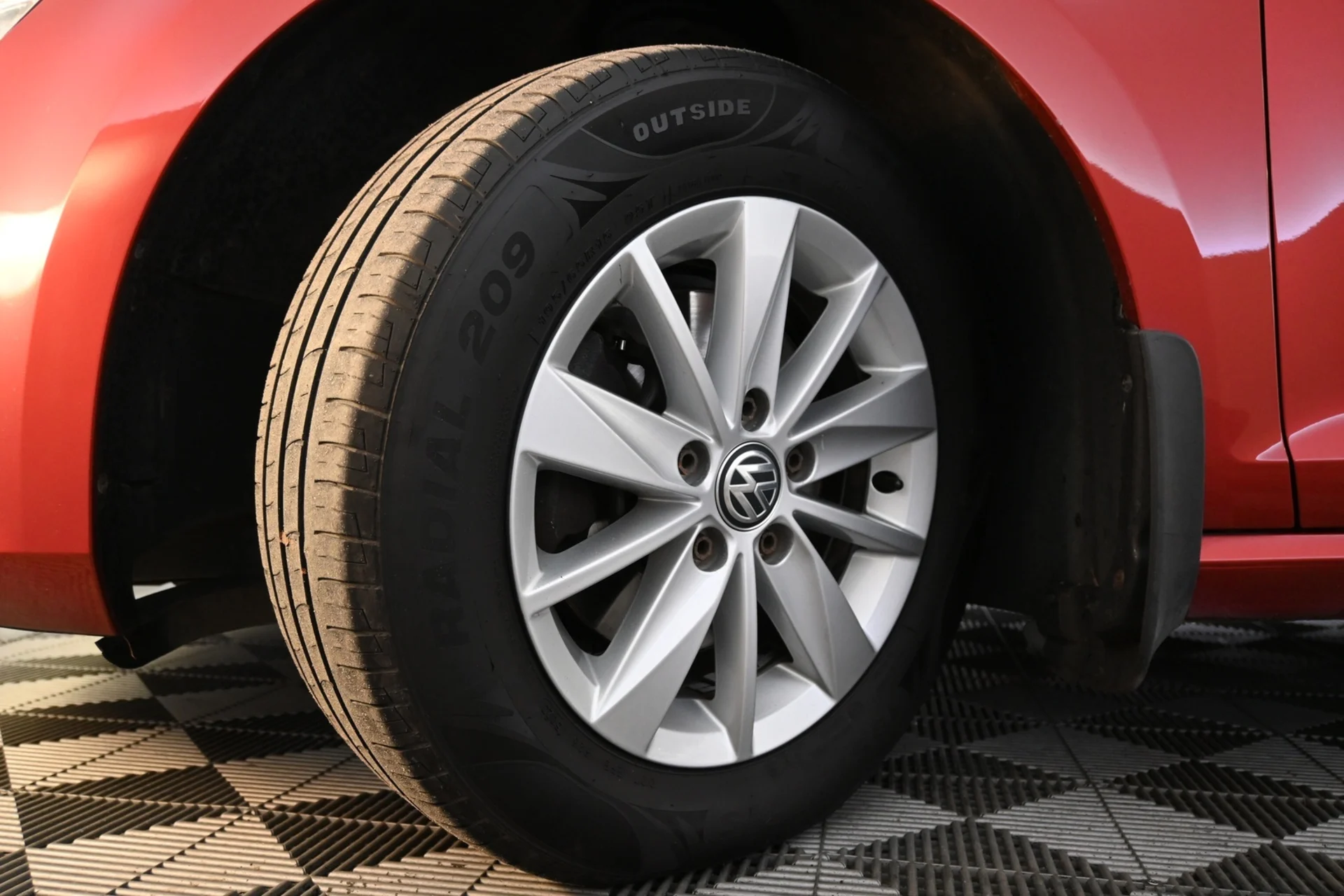 Car Image - 4ab5uD47IFdjPz5PZnKkid