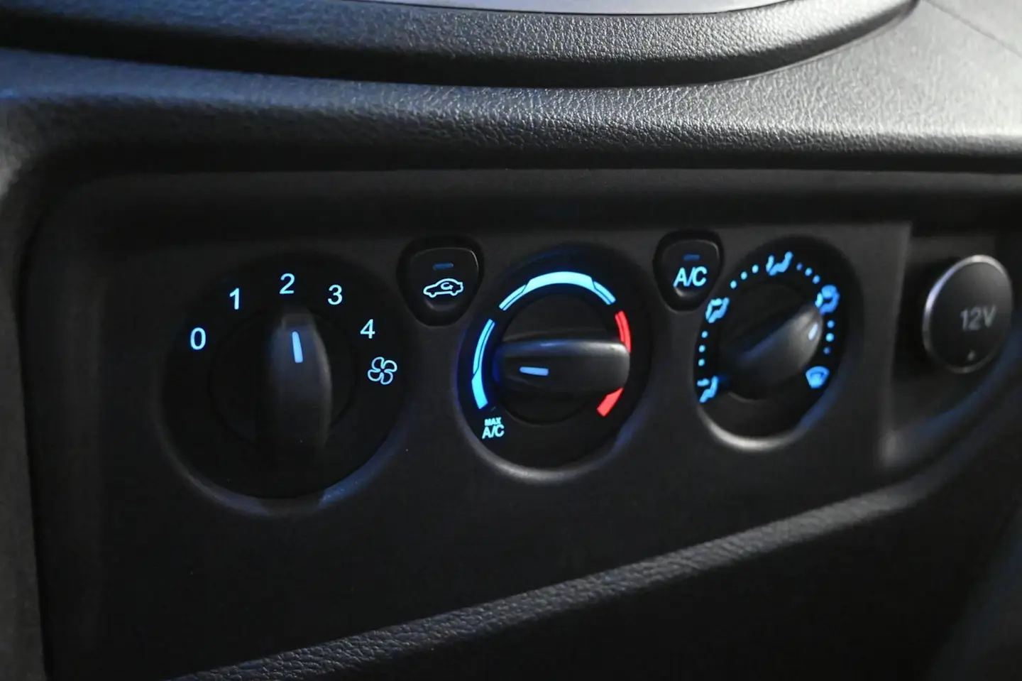 Car Image - 5VvRYr90l0HgvO82zZmHra