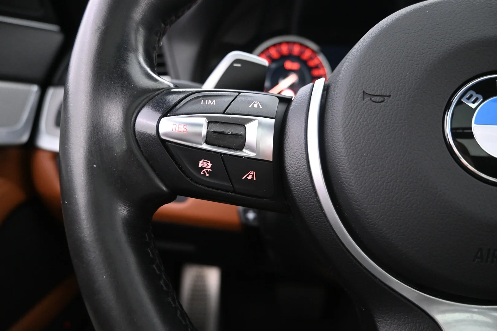 Car Image - 5i5xBCiZtYeb37rc4Ht7dX