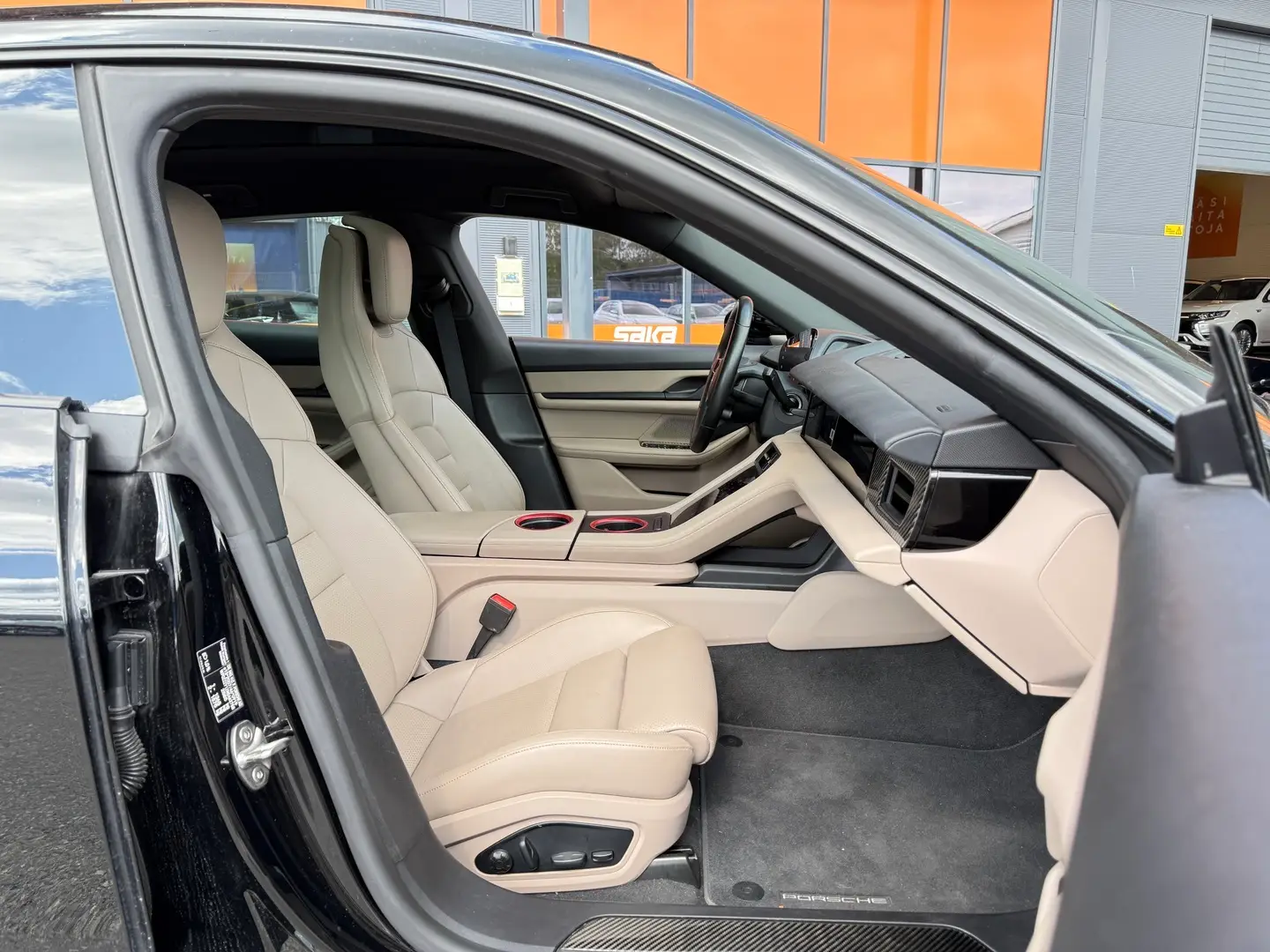 Car Image - BnGla9znFvewAZFFSoJXd