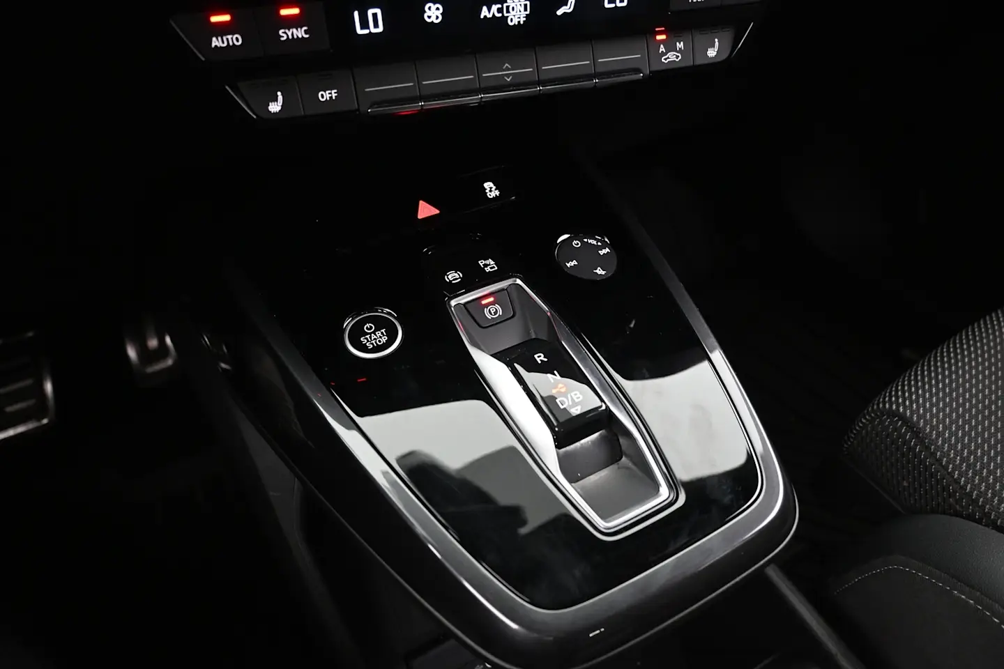 Car Image - 4wL9DkUpkbx8SNqcIO1C25