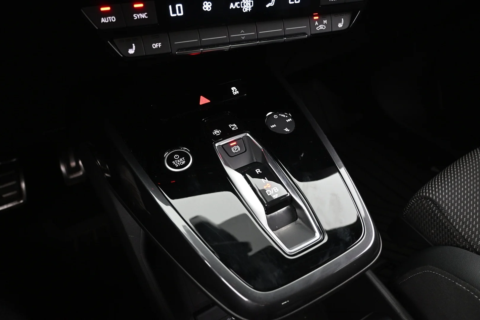 Car Image - 4wL9DkUpkbx8SNqcIO1C25