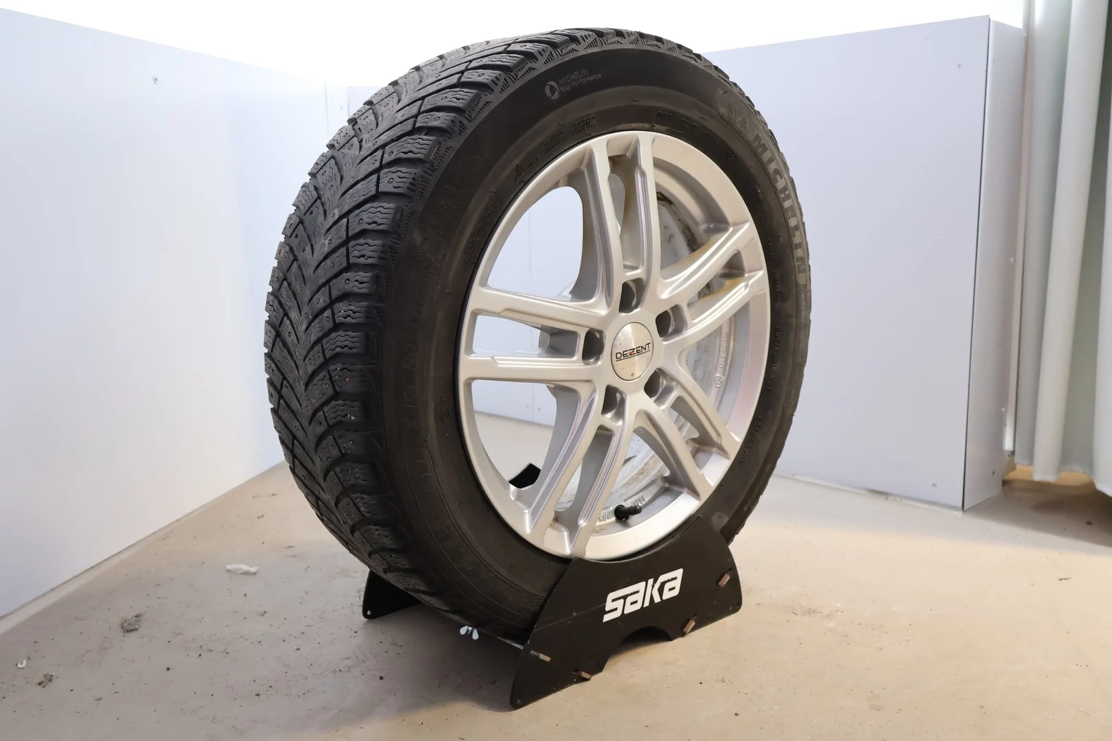 Car Image - 2G9hUF7RGBNRJnRknUBD6w