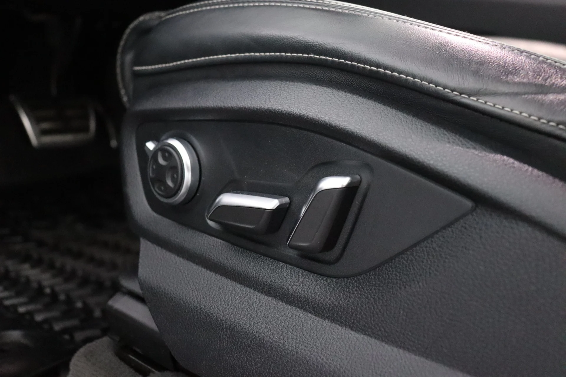 Car Image - ydWVRwgsLxSmb7zYvQ2fG