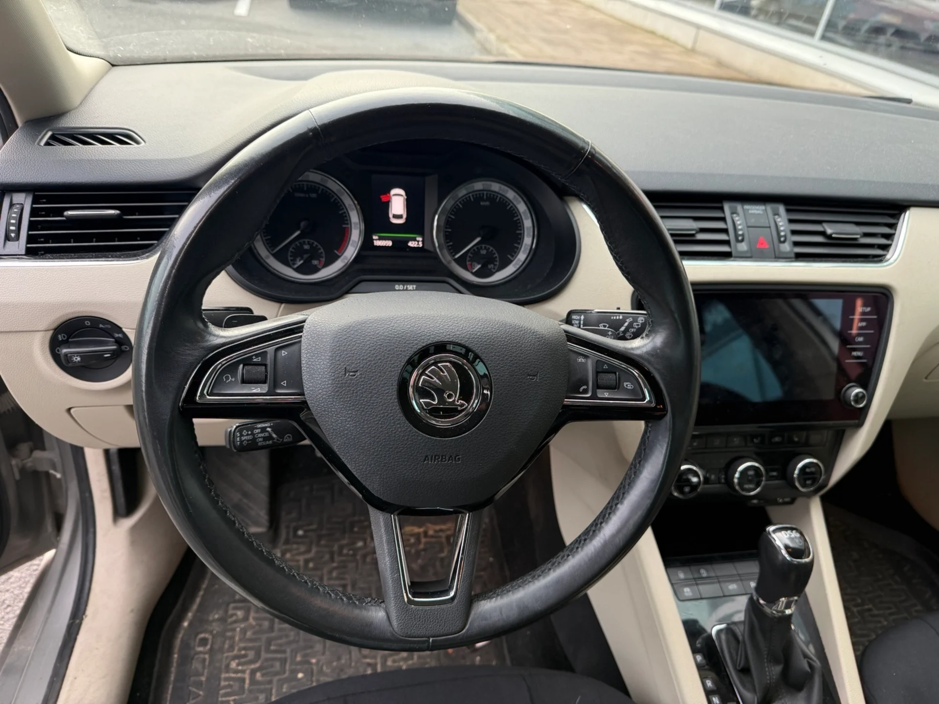 Car Image - 1DcIGEvBRQ8CW74HY4gdh3