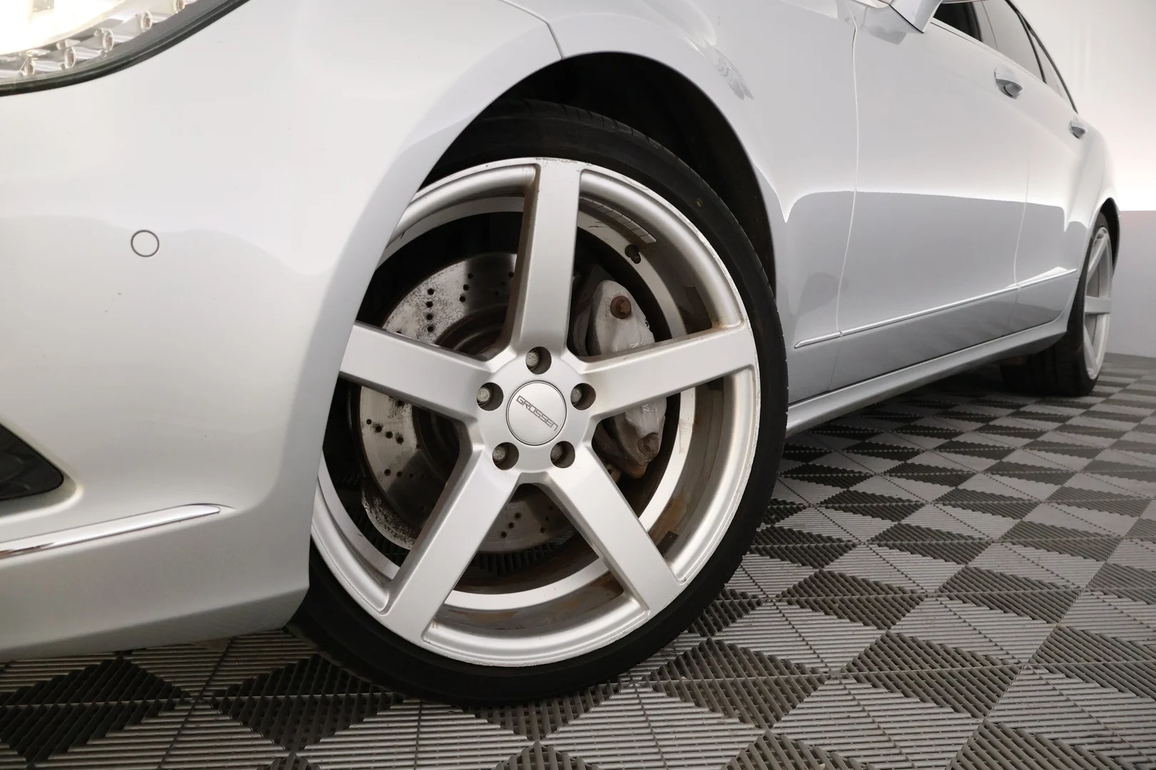 Car Image - IWH01pl2ke73DD8hporgu