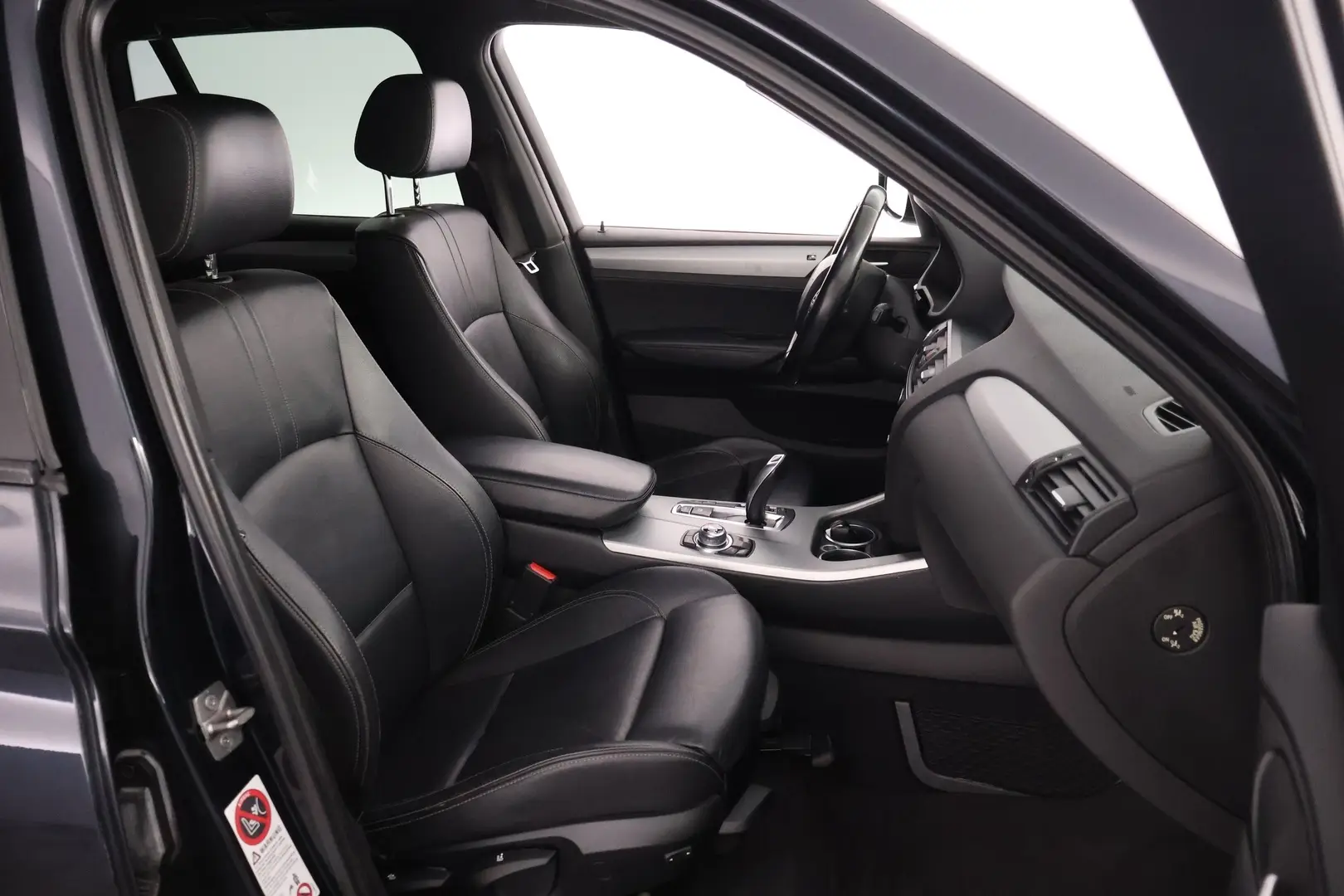 Car Image - bNyL0xdipFiKLkVPgUkjW
