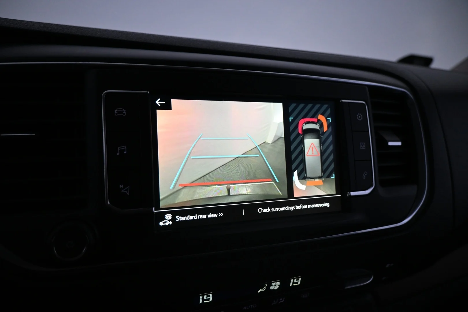Car Image - 3iaCqEc7MrxJRVo2mOpnrD