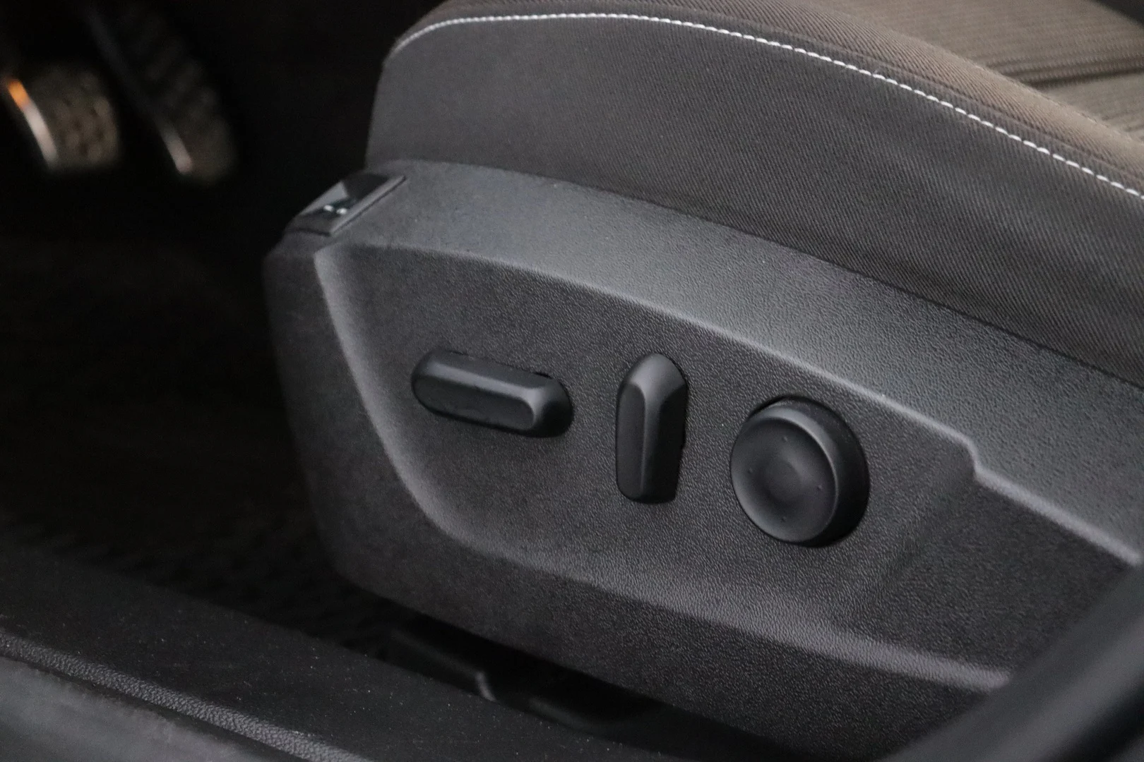 Car Image - 6QCXH8fcLzSzqQMJUaV7GK