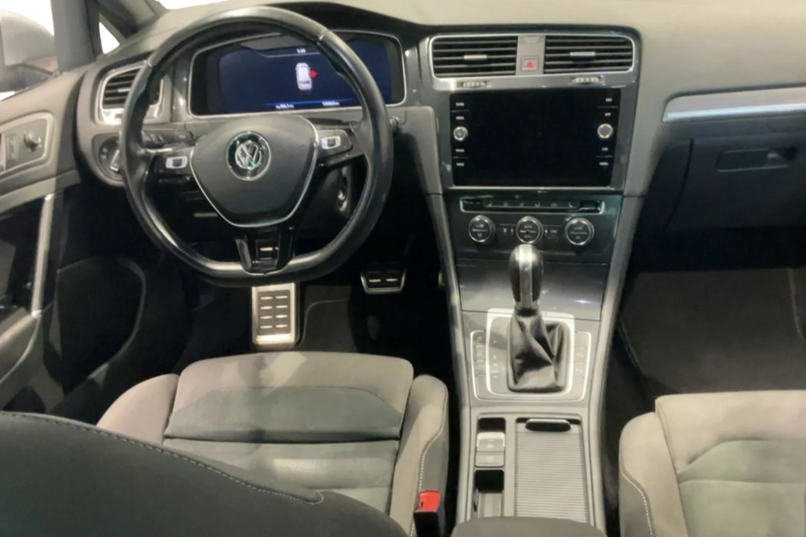 Car Image - 2J9yI2kikbEpx0Cvcv5kLL
