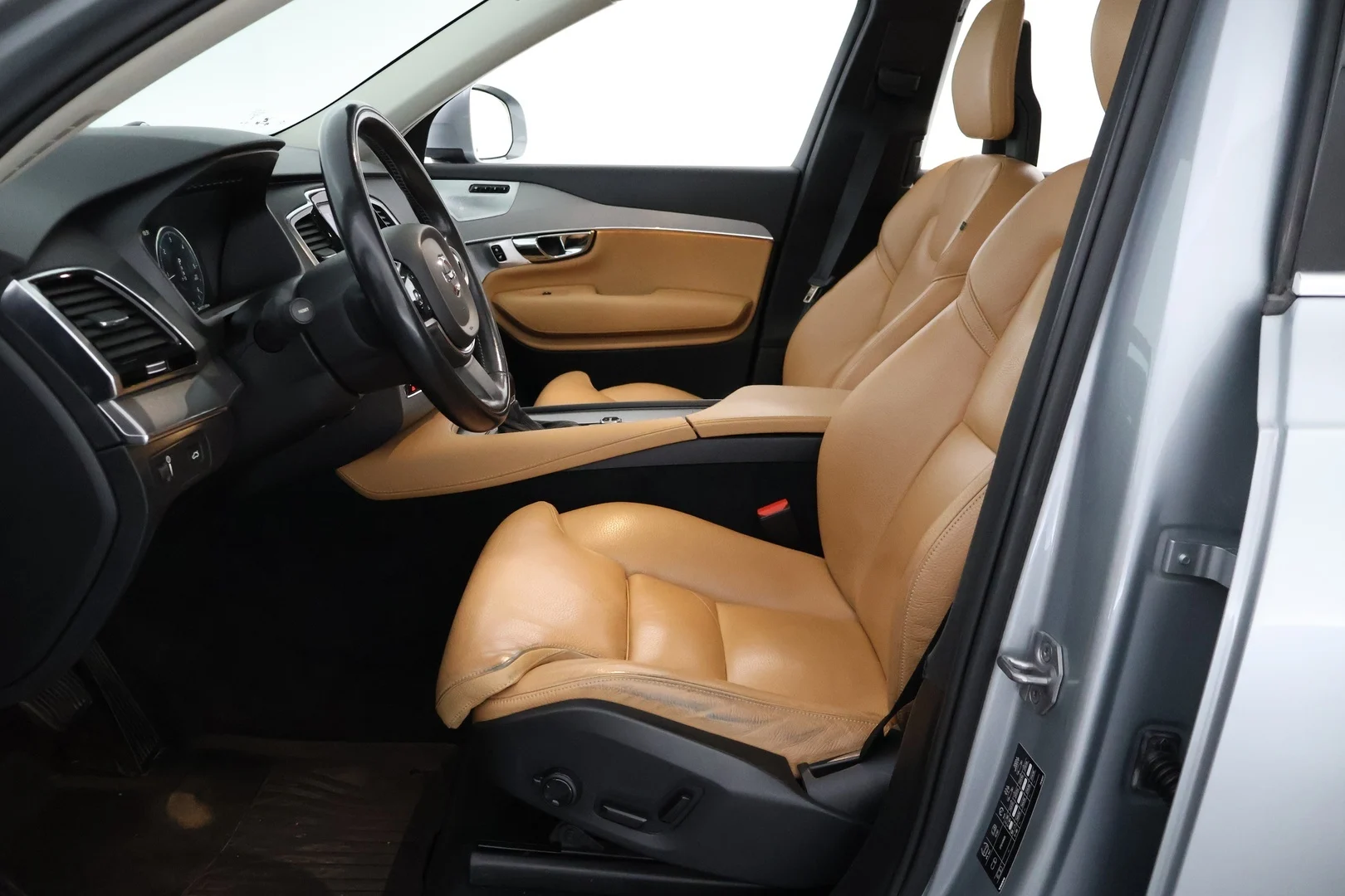 Car Image - 48jFc9SVMWxVJIpUPkpref