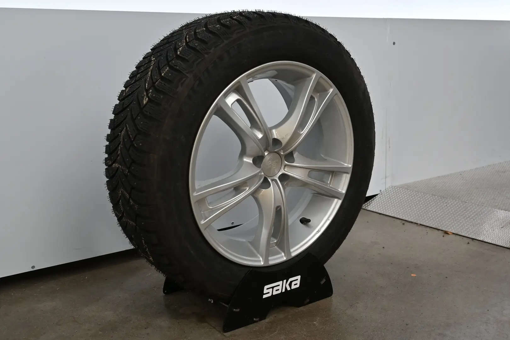 Car Image - 59kb0aRmb20zl75Mn9UMXR