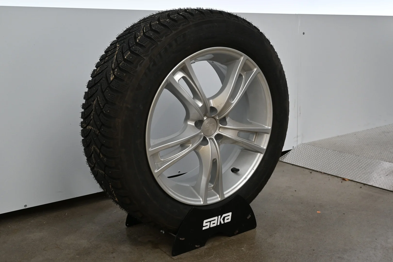 Car Image - 59kb0aRmb20zl75Mn9UMXR