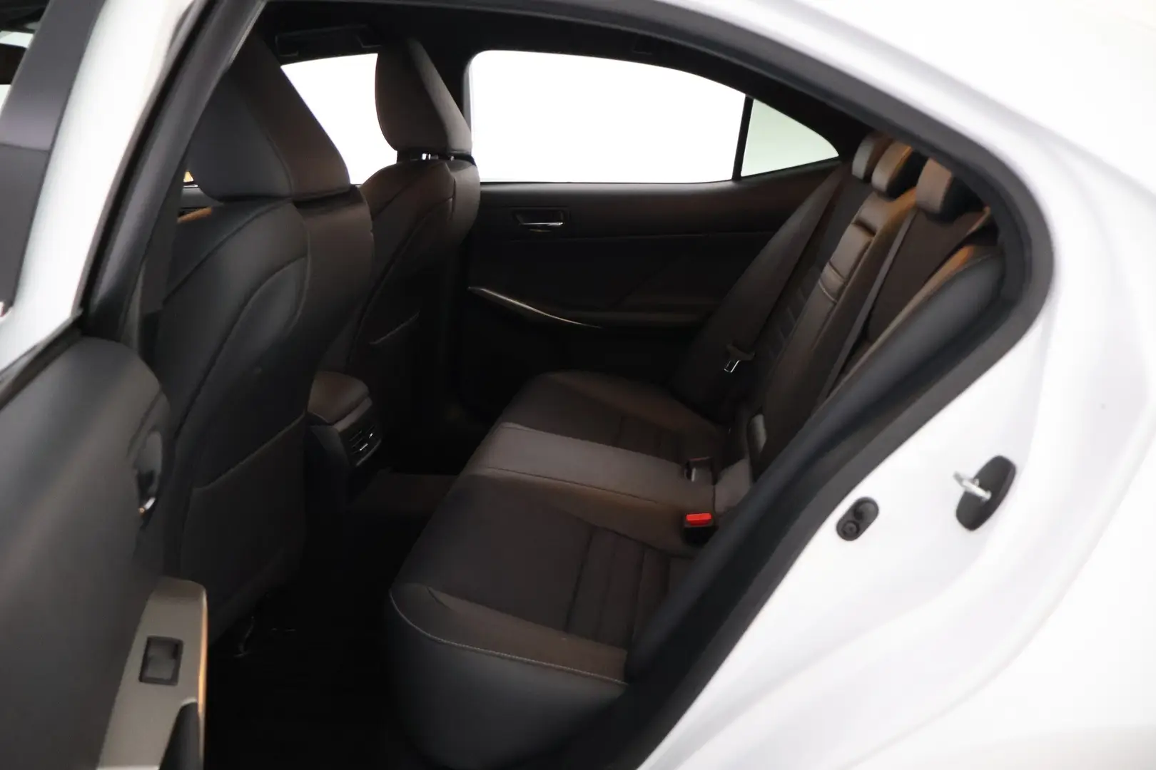 Car Image - 1tWFJBQLcwavwKB5Wk27Em