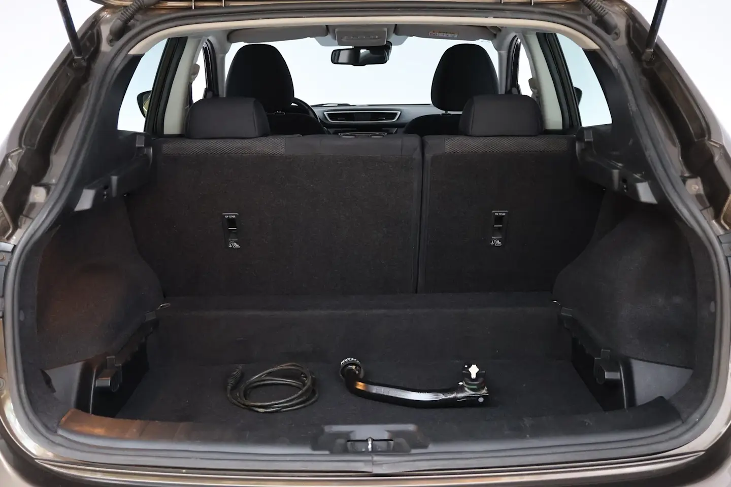 Car Image - 7l2MUxzMMZWmWiRGr6okj6