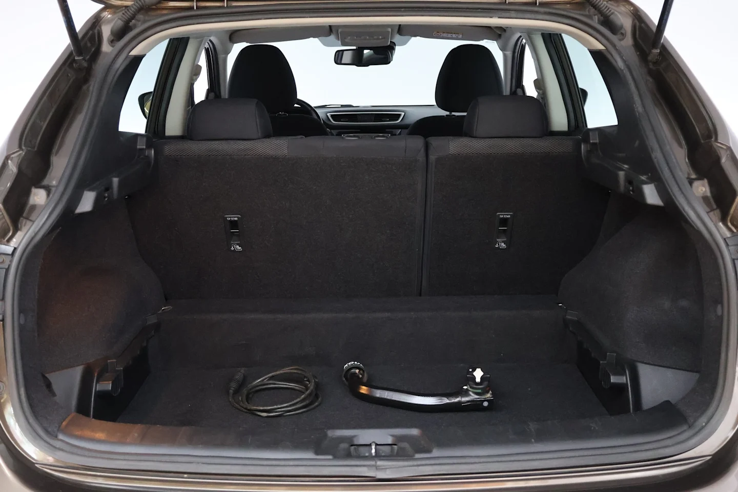 Car Image - 7l2MUxzMMZWmWiRGr6okj6