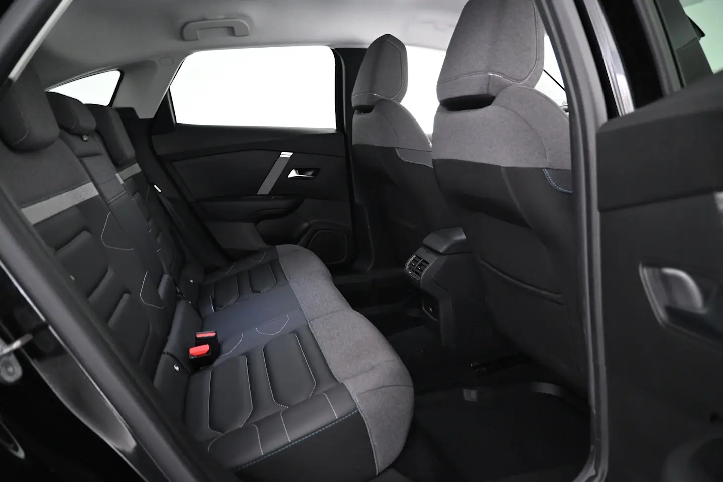 Car Image - 1r1Y6SRy0LEonTwRM2QrY0