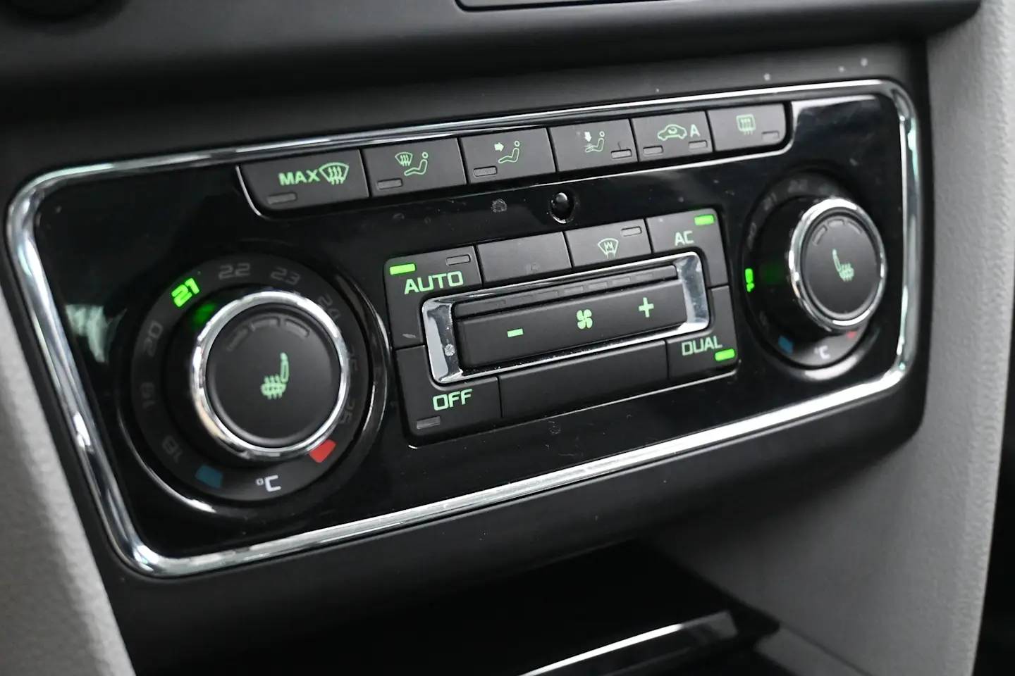 Car Image - 2UIM9TJ80thScPVWVtNHqn