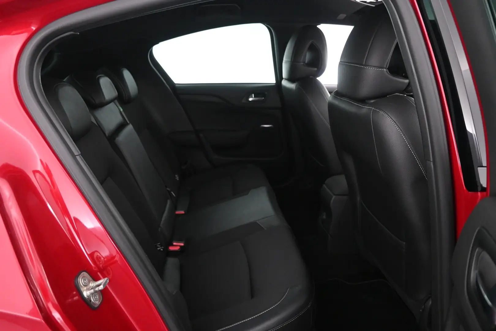 Car Image - 2asm22Y6d2rcJPq2llw8tb