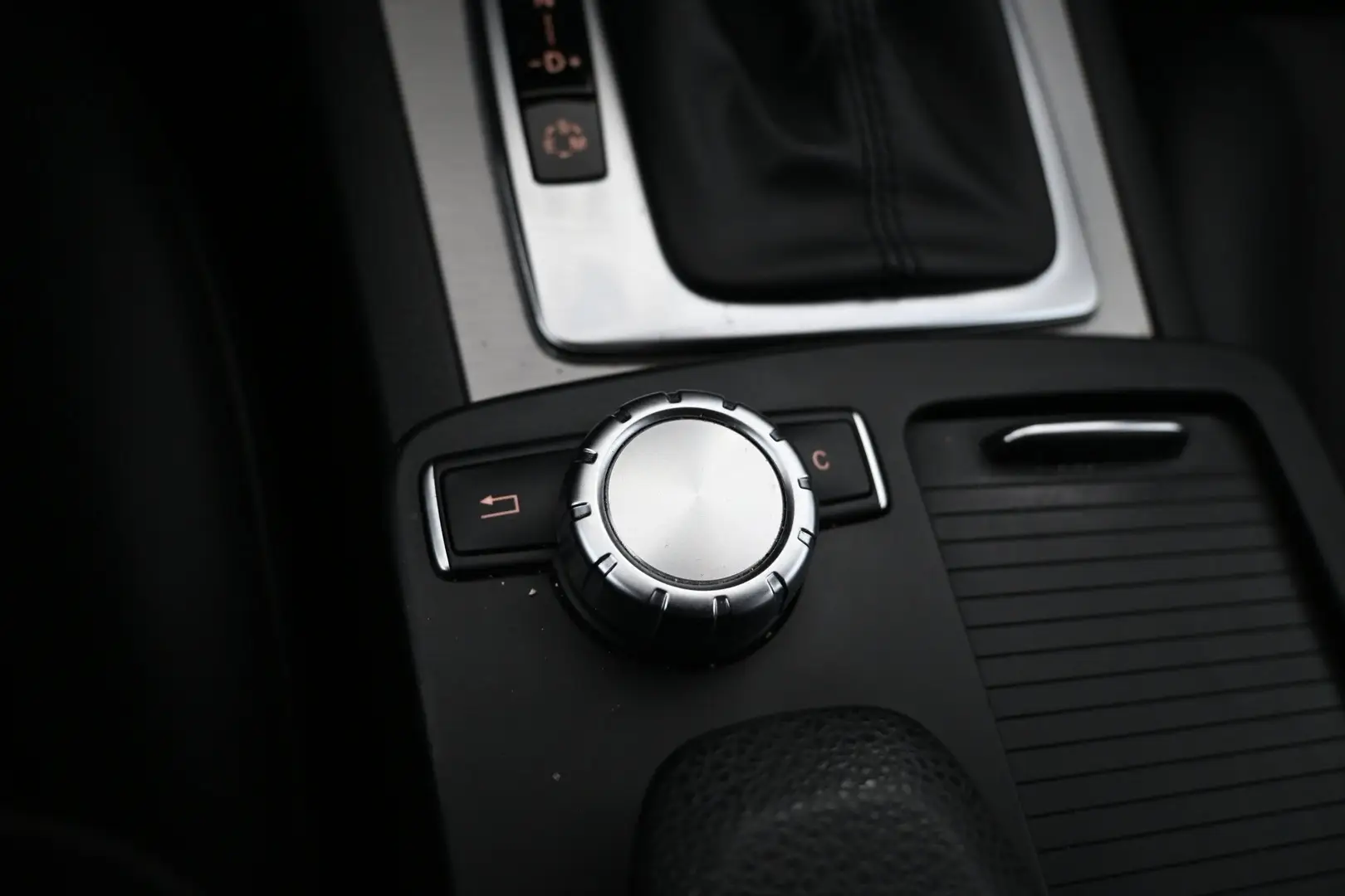 Car Image - 4wn4UNkQovGKzt0R9hqdDf