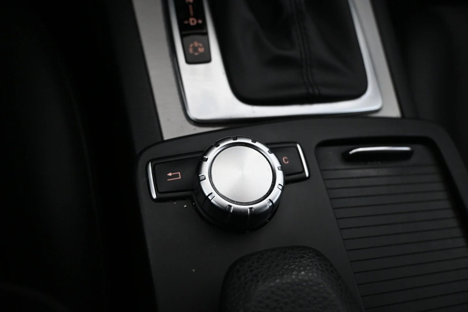 Car Image - 4wn4UNkQovGKzt0R9hqdDf