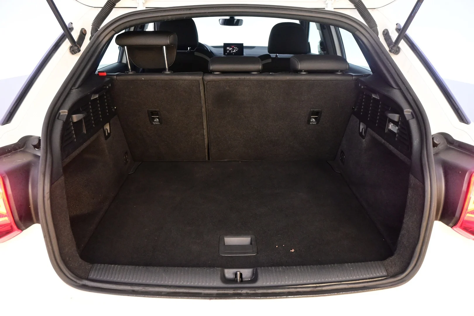 Car Image - 1NT4lH4SYiNSgGJT2x6pgo