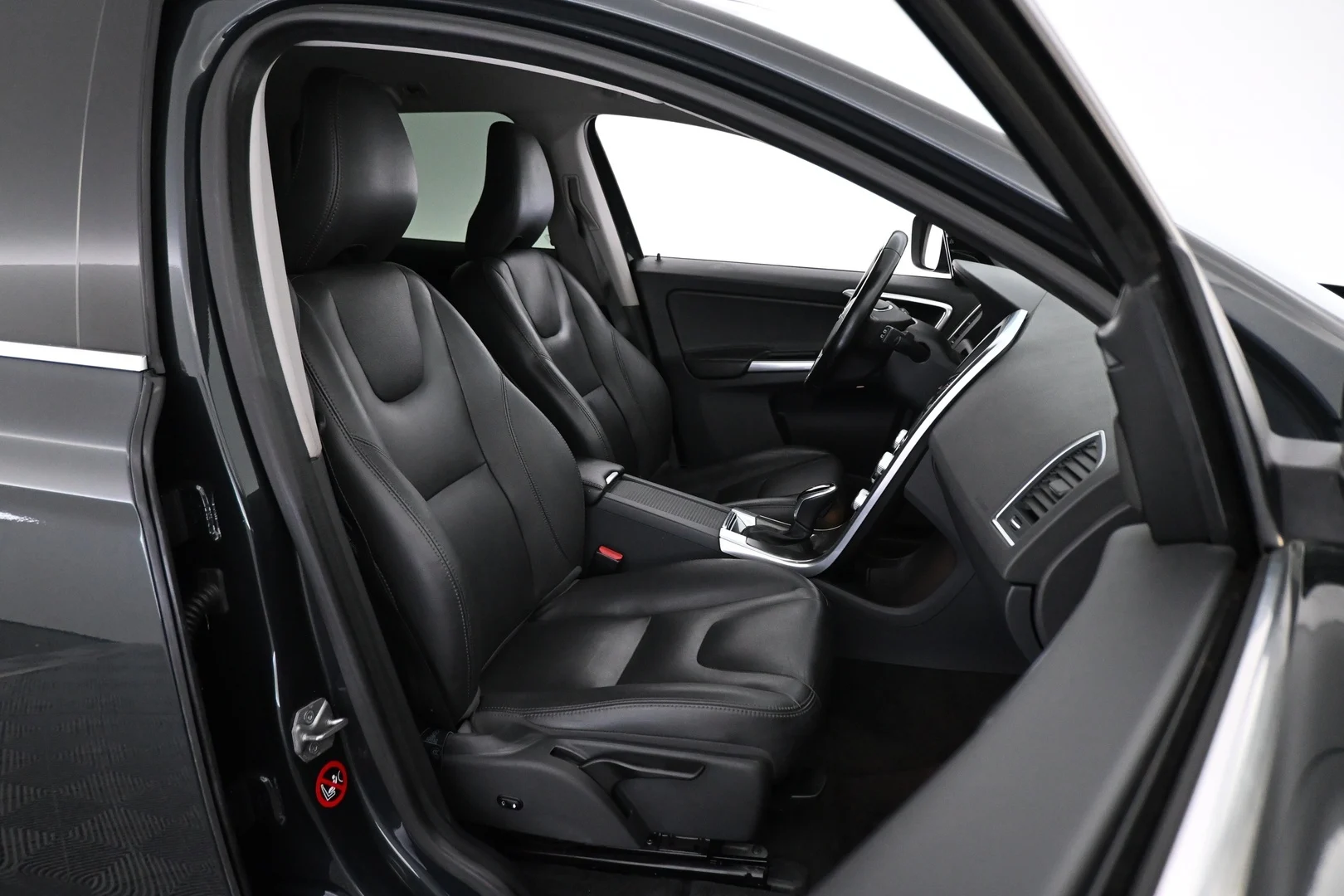 Car Image - 7upItpT9DBhj8LJSraA9XY