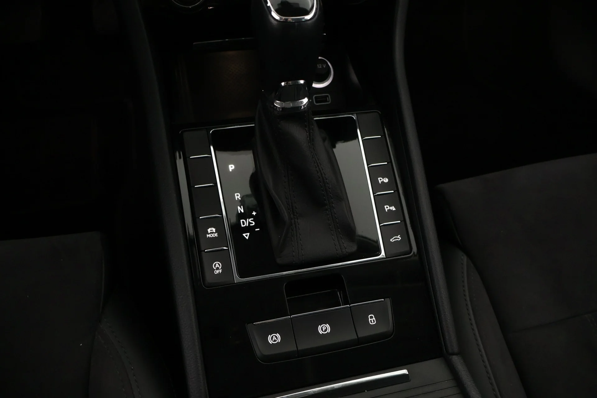 Car Image - 5WDY7csIN0l5btv77q1rXF