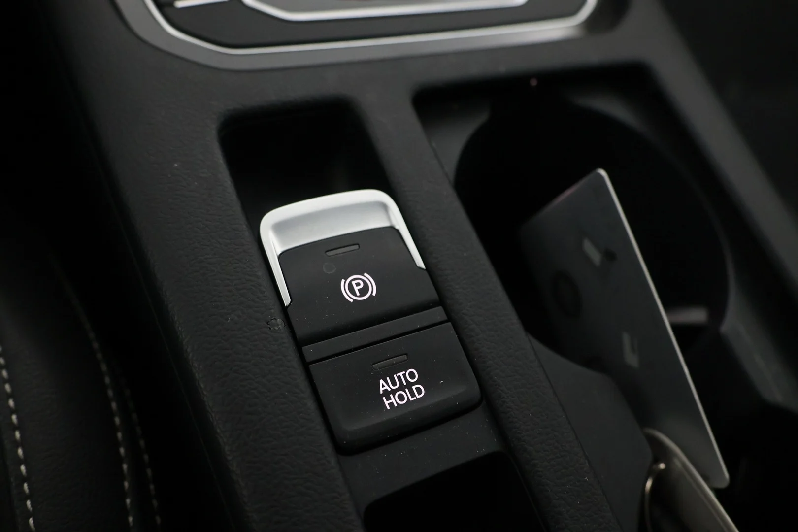 Car Image - 5bu3aCy9gO6auu5VEbVDvW