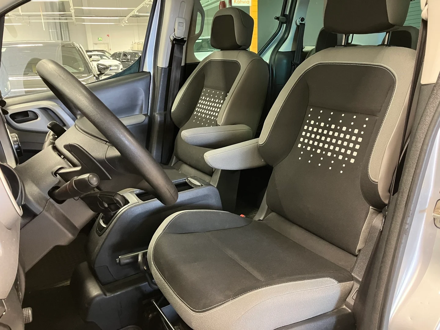 Car Image - 4uqXq1a98Zolva90HQLhQk