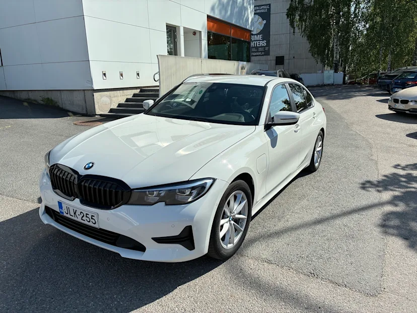 BMW 330