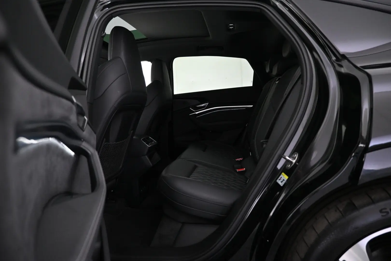 Car Image - 3A49QndwdEEC2yBbmC90lx