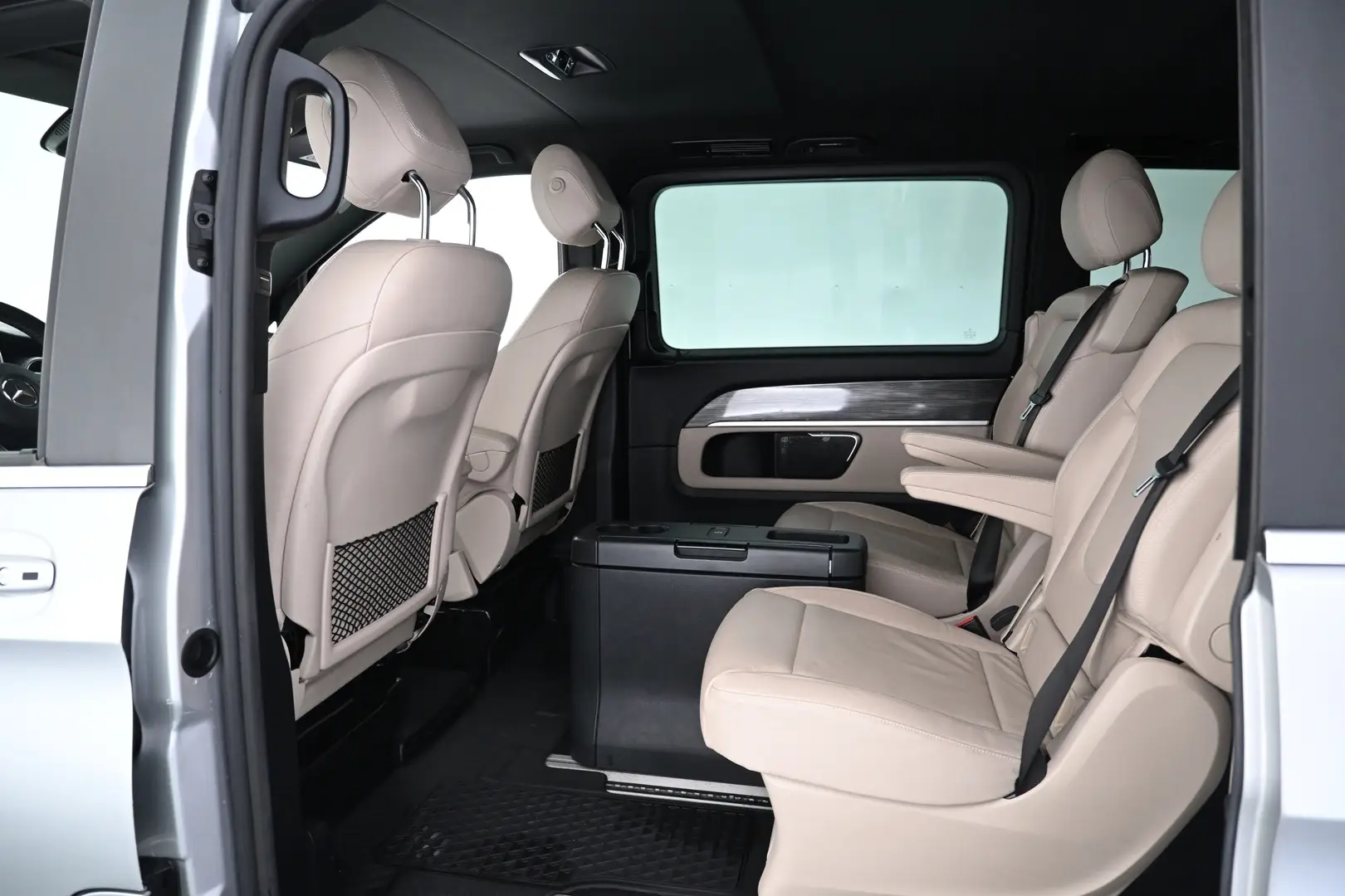 Car Image - 23fm6KtyYLUp9GmmLG37lx