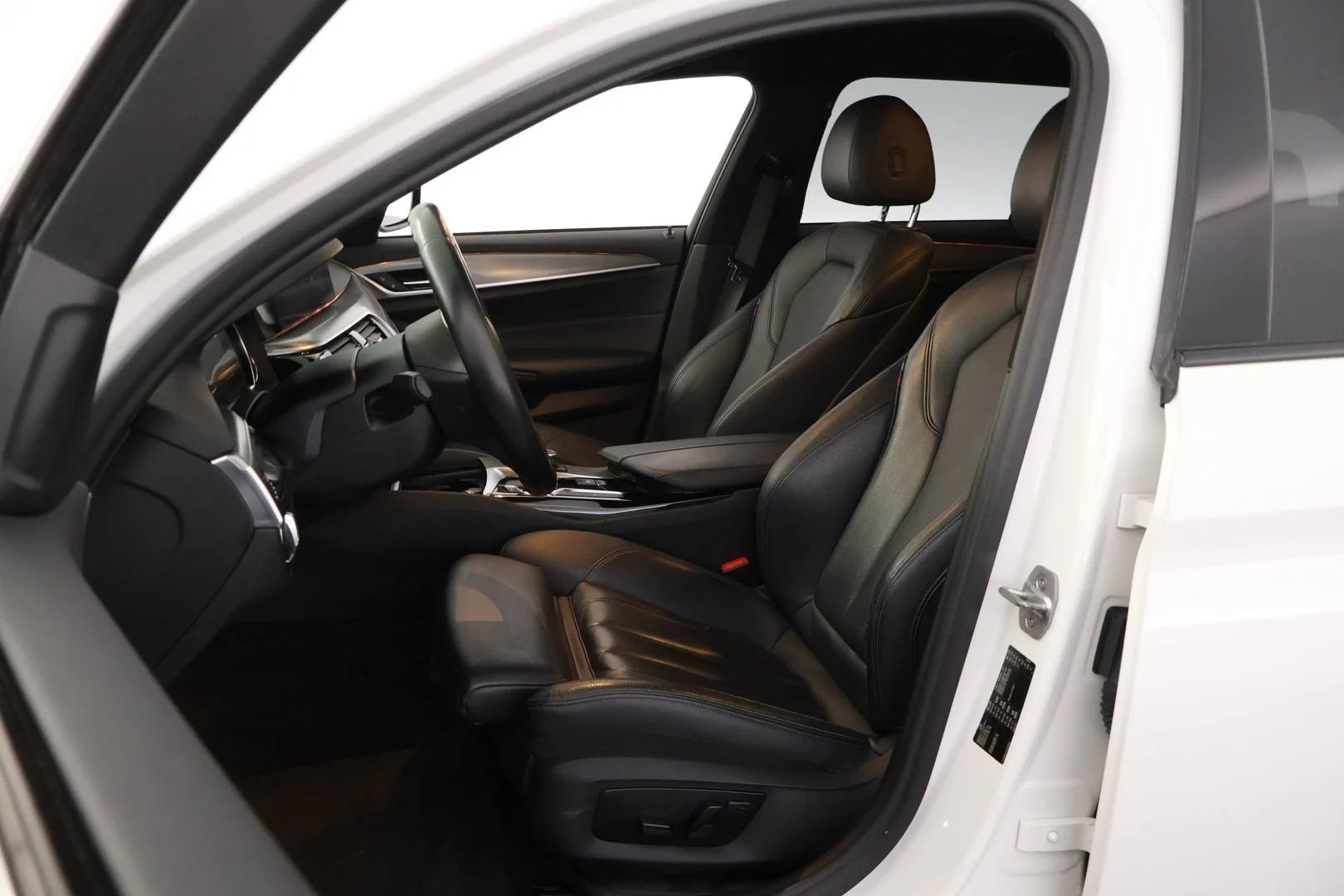 Car Image - 3DmOA0bsZYt5keZviipcvn