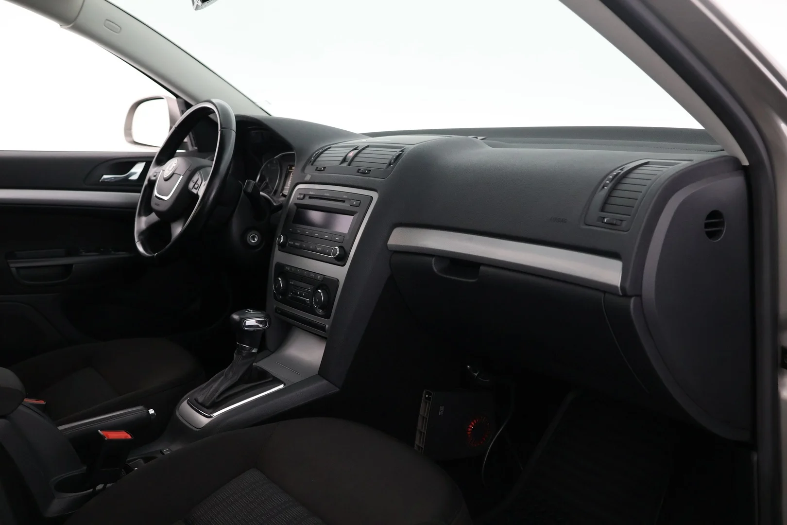 Car Image - 11ADJBluxRuiZcgCdOpdKH