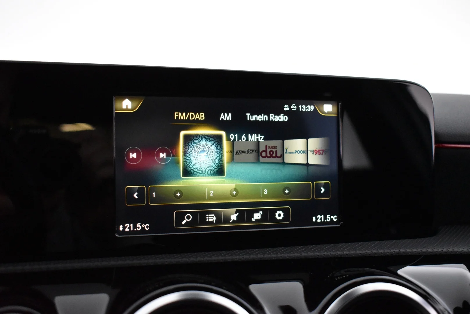 Car Image - 3BJbtpIkvRNr3ySMglDGN7