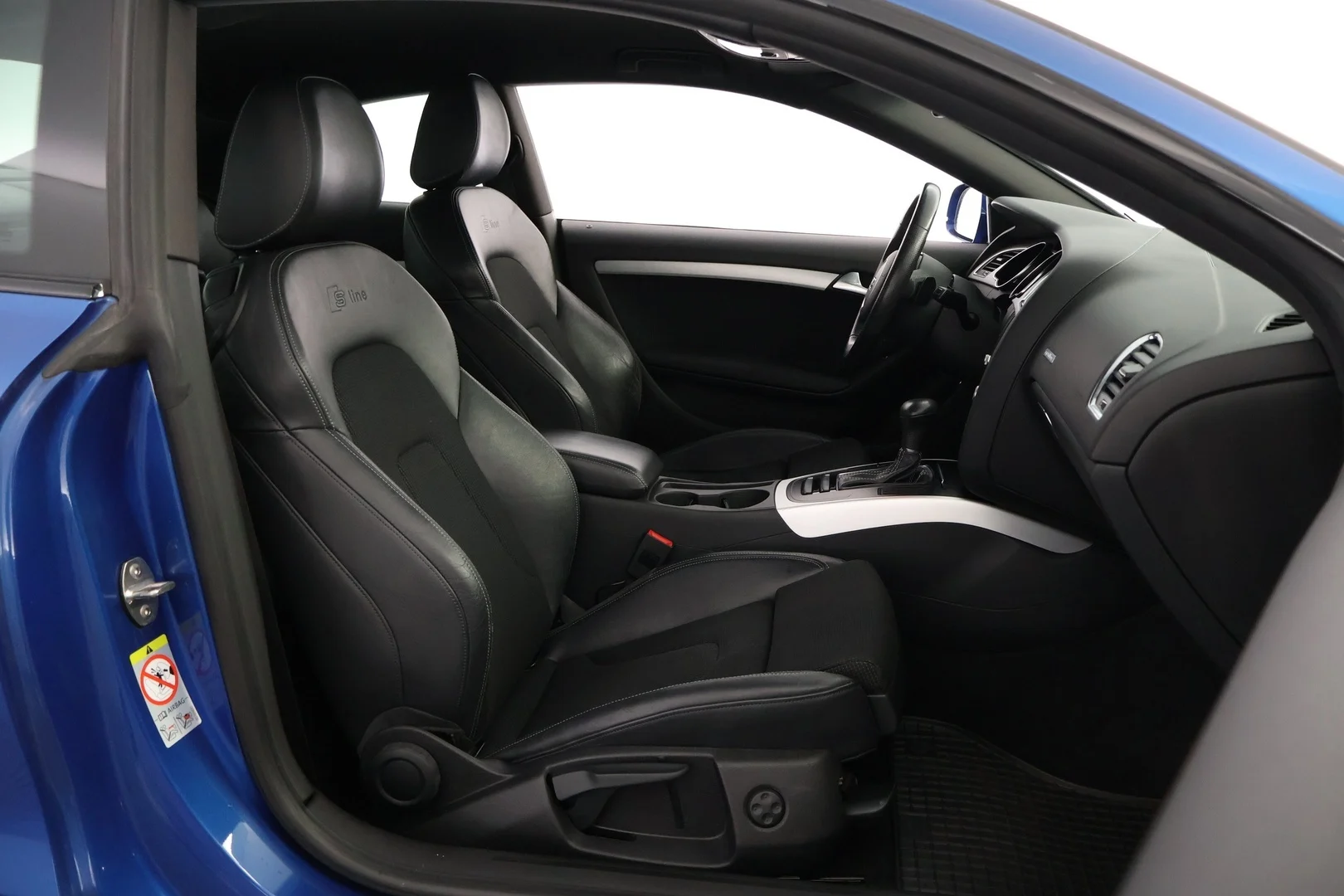 Car Image - 18U7dw0Zklr9Ii11dcpHWF