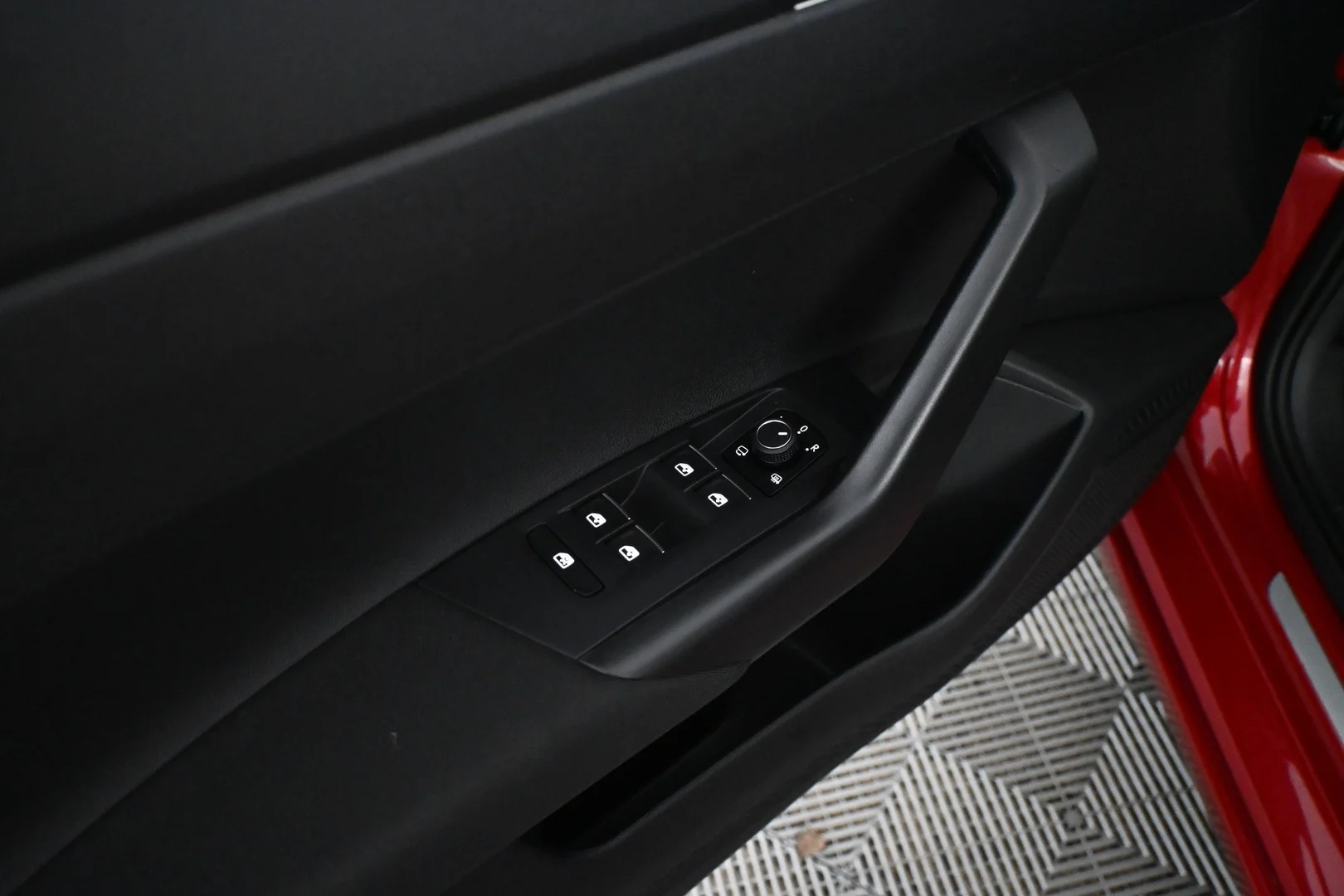 Car Image - 4FALLzlhWwW0b5fKQqDhXY