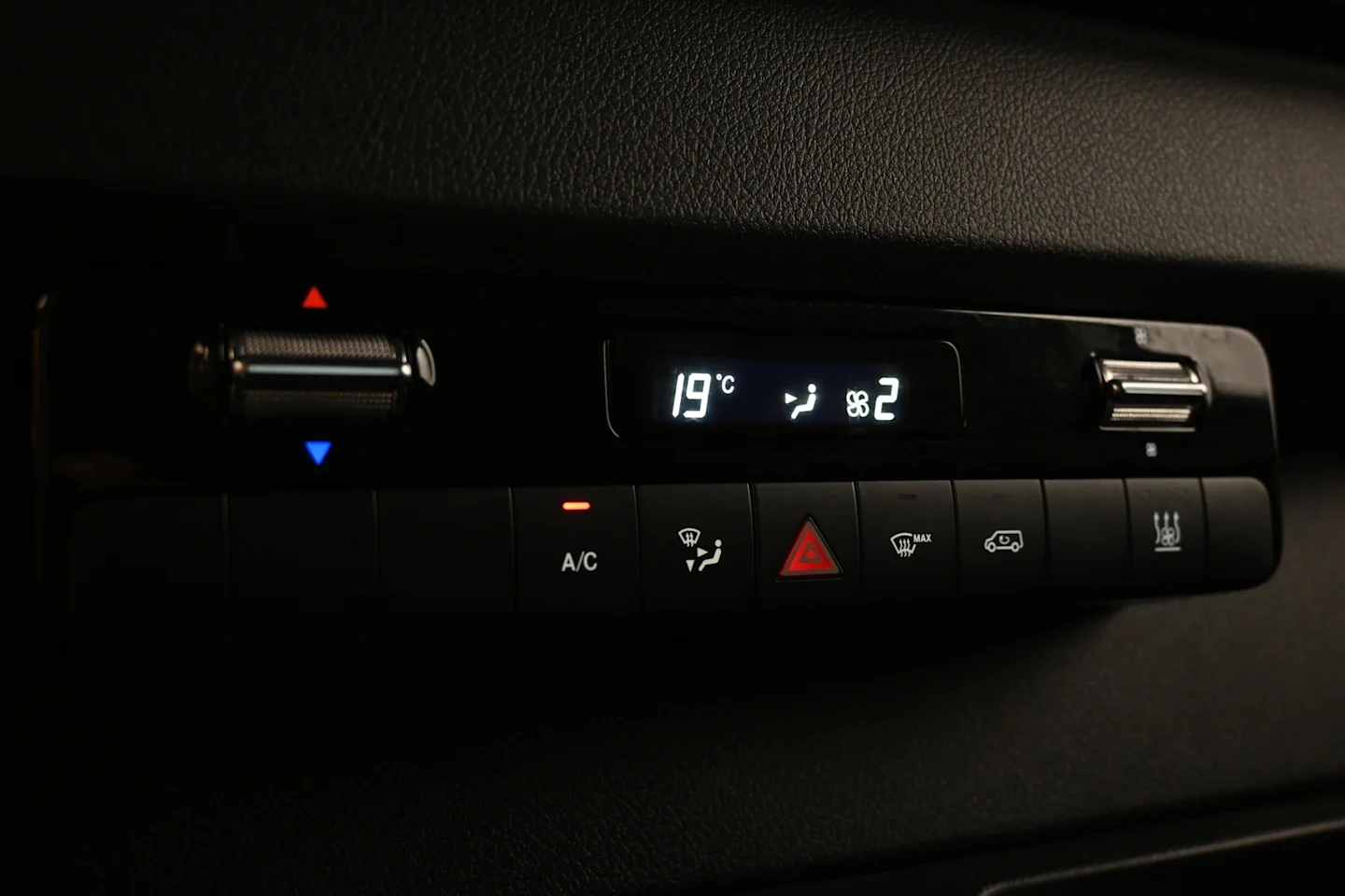 Car Image - 2vzqsaIVLKqSIltqTGD6Q8