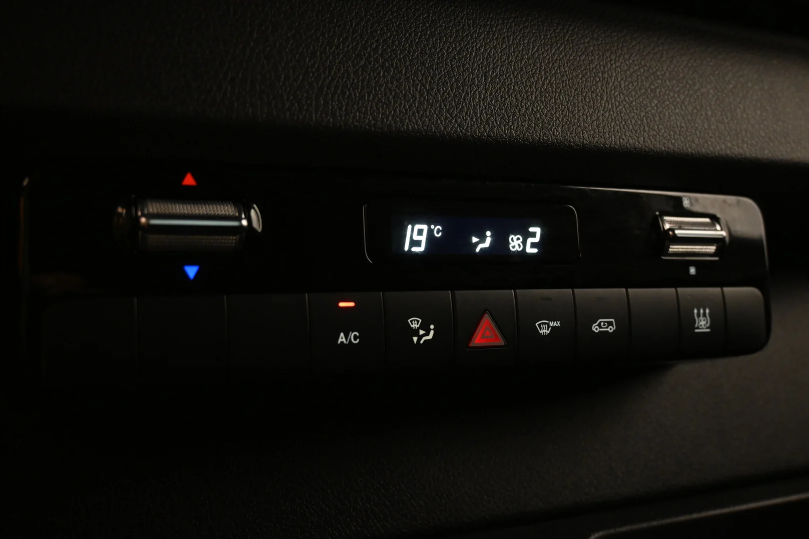 Car Image - 2vzqsaIVLKqSIltqTGD6Q8