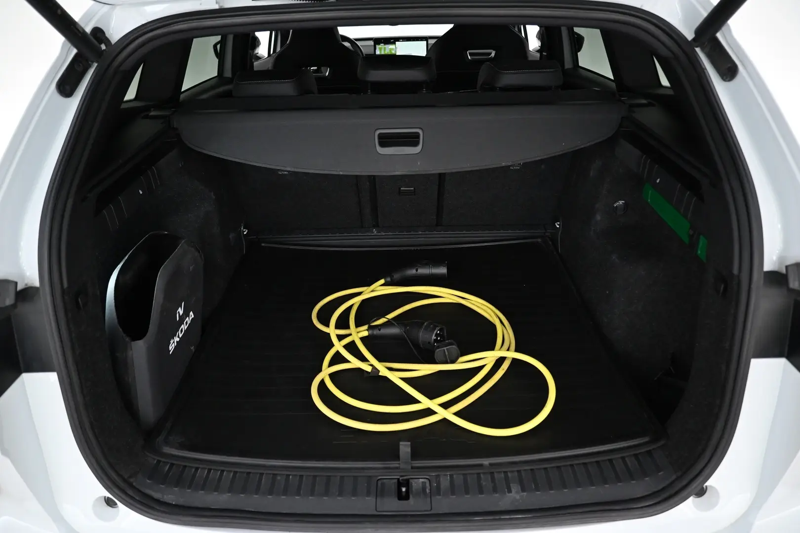 Car Image - 67f0P4Cwi2clHJnZLfDdLN