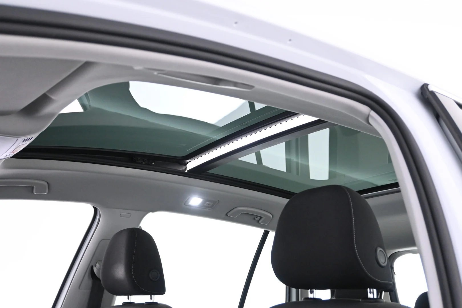 Car Image - 1AYyg5kIrKfl1UJXG73R1u