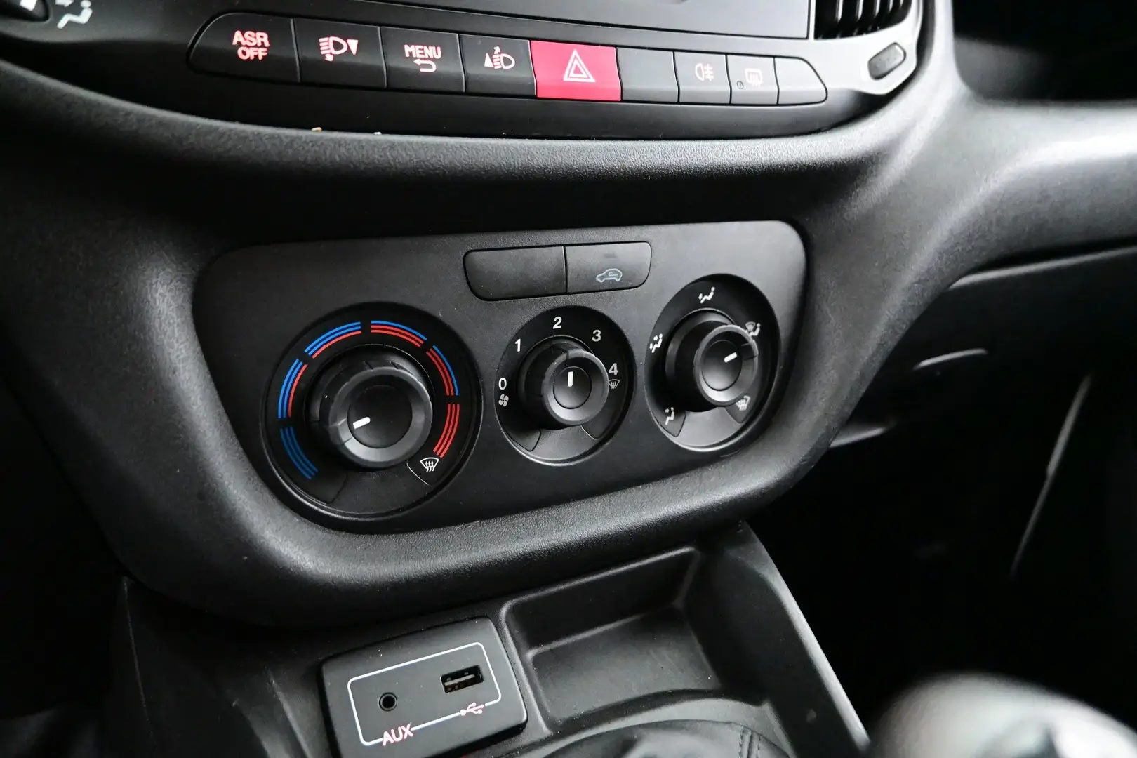 Car Image - 2xwtwzHRRtbAFF870g7ch7
