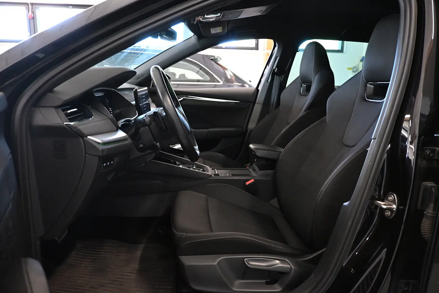 Car Image - 4uTzdyM1ijrcQnkGdFaJ33