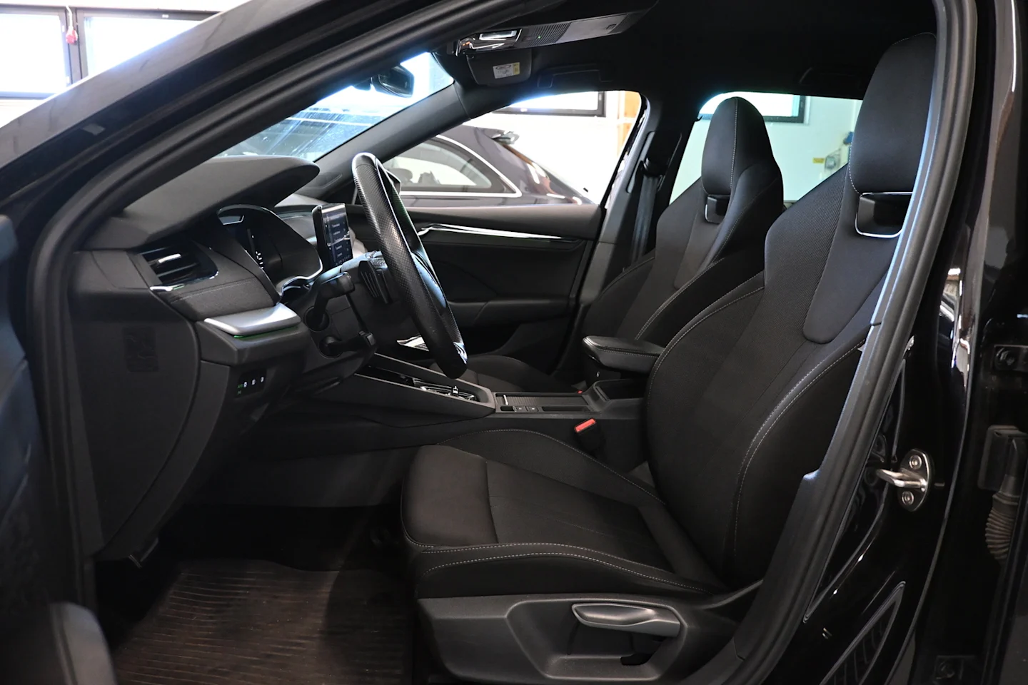 Car Image - 4uTzdyM1ijrcQnkGdFaJ33