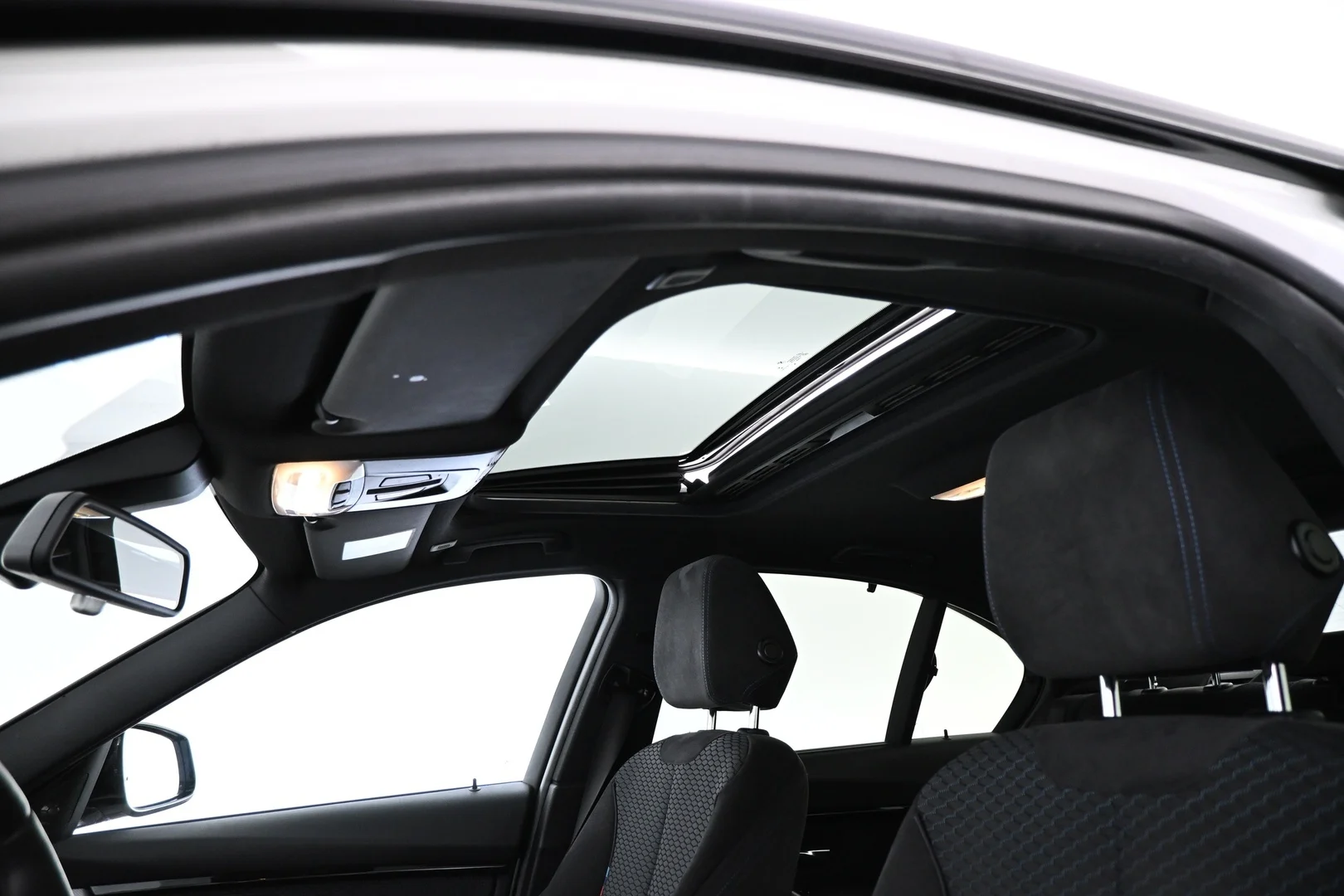 Car Image - PYsiOOg3BFKT5N8Dm6I9v