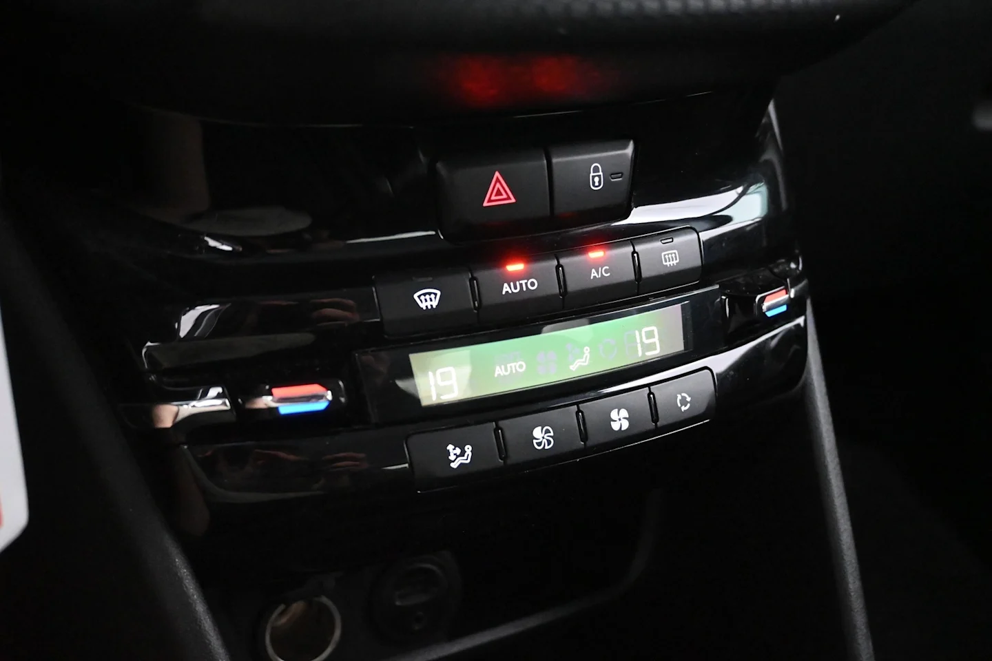 Car Image - 17a8QTGEnIUkFN3OHgB3Xd